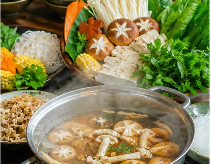 Lẩu nấm rau xanh thanh vị